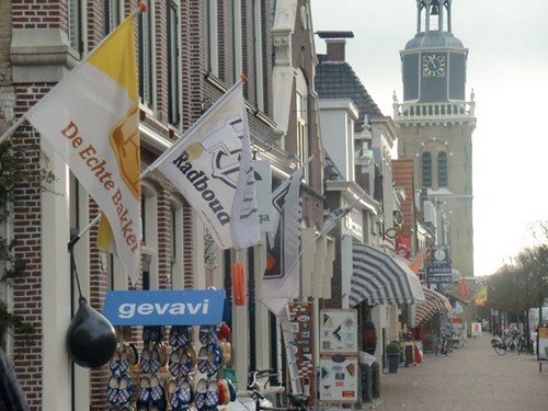 Radboud met vlag en wimpel bovenaan !!